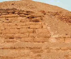 Рис 98 Западная сторона пирамиды Аменемхета I Лишт В Энциклопедии - фото 99