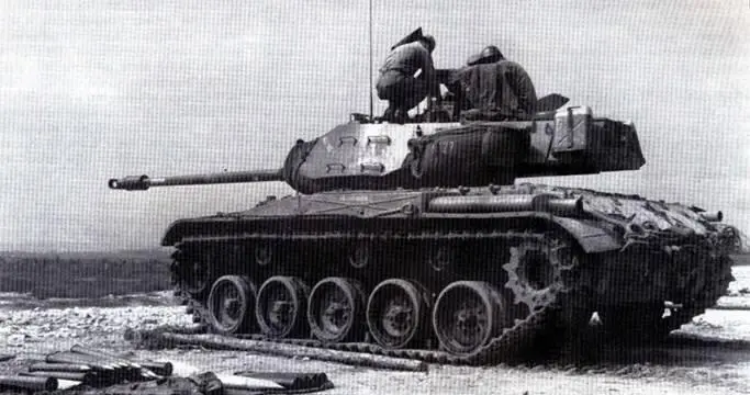 М41 с собственным именем Бульдог на полигоне в Западной Германии 1955 г - фото 33