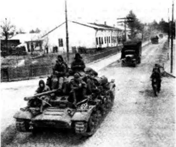 Танки Валентайн IX проходят по улицам г Ботошаны Румыния апрель 1944 года - фото 55