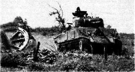 Танки М4А2 на марше к линии фронта 1944 год Ходовая часть танков М4А2 и - фото 101