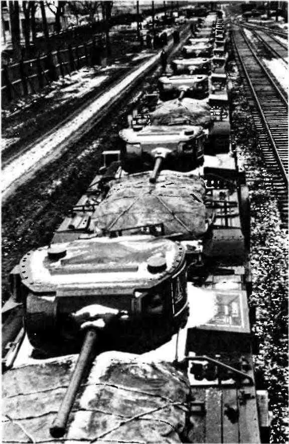 Эшелон с танками Валентайн прибыл в Горький Зима 1942 года Колонна - фото 192
