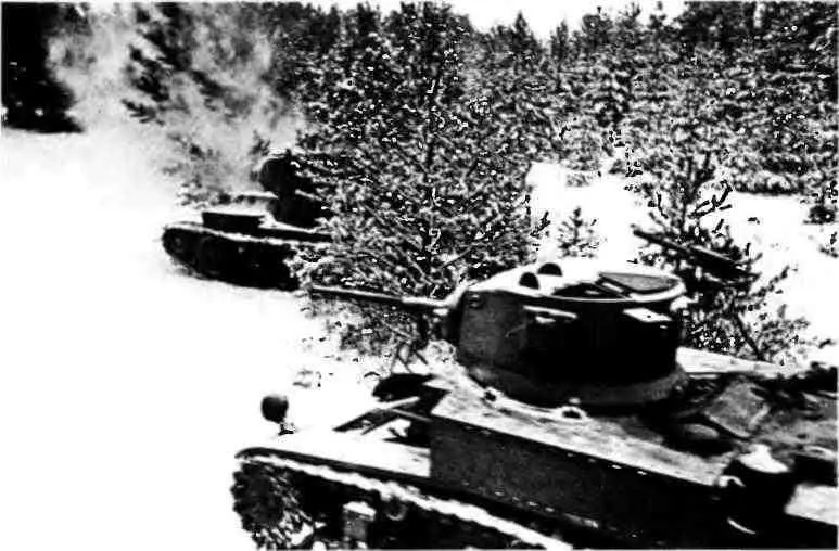 Танки МЗл на переднем плане и Т34 в атаке Калининский фронт зима 1942 - фото 195