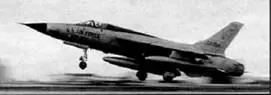 Истребительбомбардировщик F105 Тандерчиф Министр обороны США Роберт - фото 46