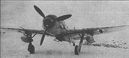 Вариант Fw 190A4U8 с подкрыльевыми бензобаками предшественник дальних - фото 104