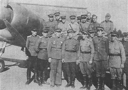 ГК НИИ ВВС лето 1944 г Чкаловская У Ла7 испытатели самолетов Ла и МиГ - фото 67
