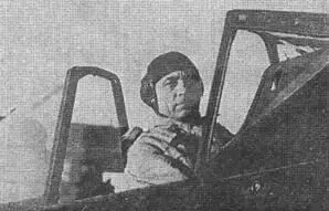 Курт Танк в кабине своего детища Макет истребителя Fw 190 в заводском цеху - фото 77