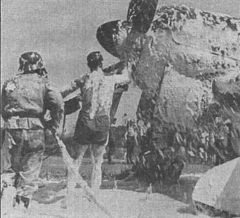 Слева начало опытной эксплуатации Fw 190А0 ознаменовалось большим количеством - фото 87