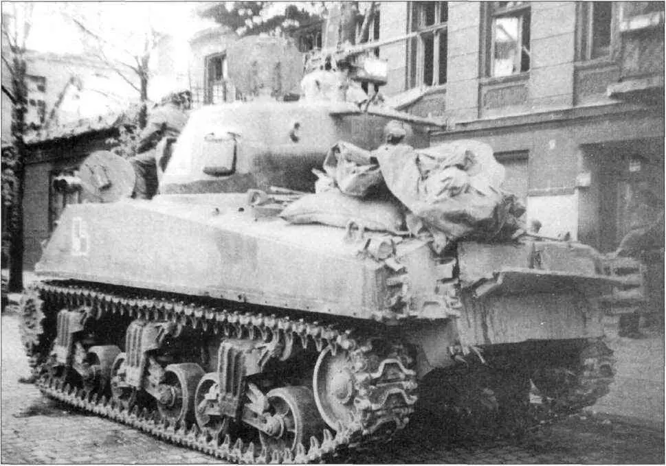 M4A276W Шерман 2я танковая армия 1го Белорусского фронта Берлин апрель - фото 40