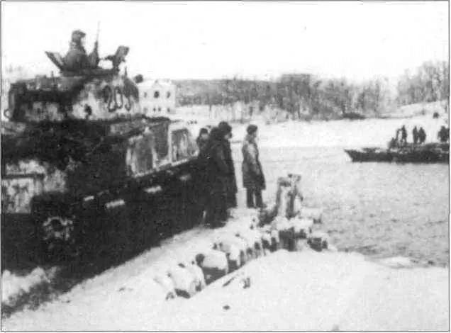 М4А2 Шерман неизвестная часть Переправа в районе Нарвы февральмарт 1944 - фото 44