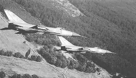 Пара Су15ТМ и Су15УМ из 636го ИАП аэродром Краматорск Середина 1980х гг - фото 45