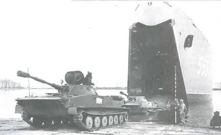 Плавающий танк ПТ76Б подразделения морской пехоты Экспортируемые танки ПТ76 - фото 121