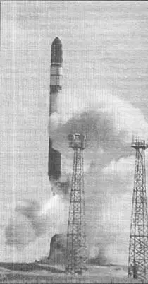 Старт Р36М2 Испытания ракеты оснащенной ГЧ 15Ф173 завершены в марте 1988 - фото 70