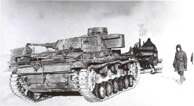 Pz III захваченный советскими войсками в районе Сталинграда эвакуируют в тыл - фото 45
