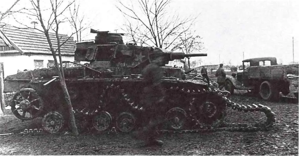 Ремонт трофейного танка Pz III Ausf J СевероКавказский фронт март 1943 - фото 55