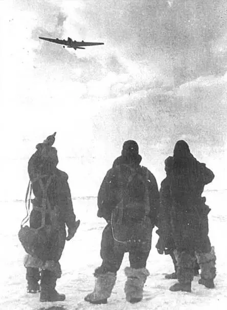 Возвращение на базу февраль 1942 г Ночные полеты требовали более высокой - фото 134