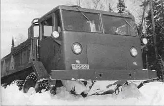 Движение автомобиля ЗИЛ134 по снегу ЗИЛ134 без прицепа на невысокой - фото 105