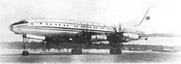 Опытный экземпляр самолета Ту114 Ту114 в музее ВВС в Монине Передняя - фото 49