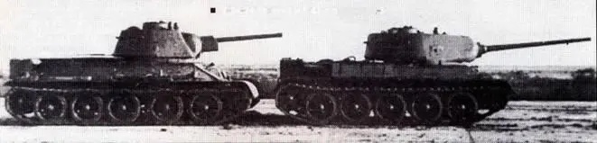 Т3476 слева и Т43 с пушкой Д5 Игорь ШМЕЛЕВ В принятом у нас - фото 42