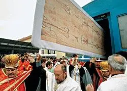 Одна из самых почитаемых реликвий христианского мира Плащаница неизменно - фото 4