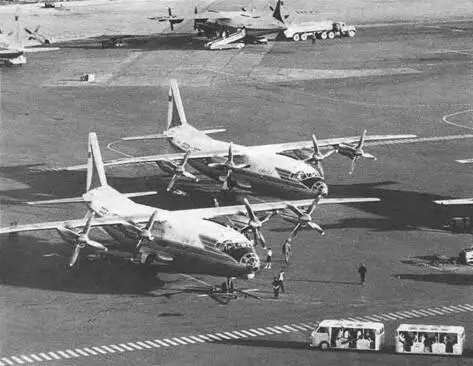 На перроне аэропорта Внуково В конце лета 1972 г Государственная комиссия еще - фото 60