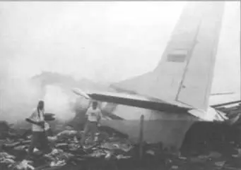 На месте катастрофы Ан32 RA26222 в Киншасе 8 января 1996 г Однако - фото 69