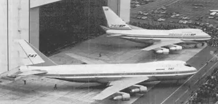 Боинг747SР рядом с классическим 747100 Для японских авиакомпаний был - фото 81