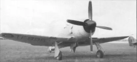 Первый серийный Си Фьюри еще с четырехлопастным винтом В августе 1945 г Си - фото 65