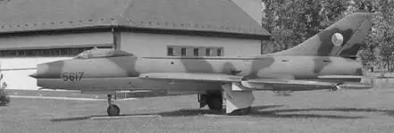 Камуфляжную окраску чехословацкие Су7 стали получать с весны 1976 года - фото 96