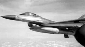 F16 ВВС Дании снимок сделан буквально в упор с борта самолета Ан30 базы - фото 8