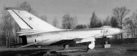 Су15 памятник На 1968 г личному составу полка были поставлены следующие - фото 11