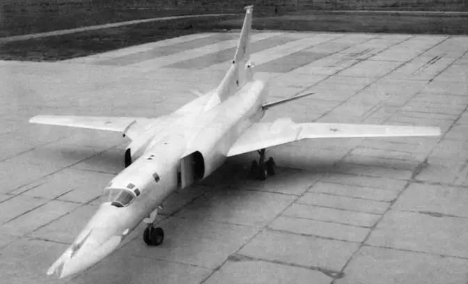 Первый опытный Ту22М0 1969 г Летчикиспытатель В П Борисов командир - фото 42