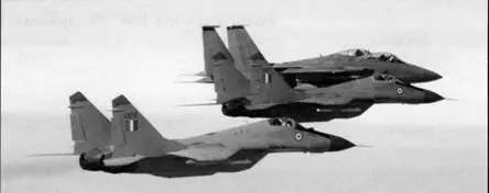 Совместный пилотаж МиГ29 и F15 в ходе одного из американоиндийских учений В - фото 93