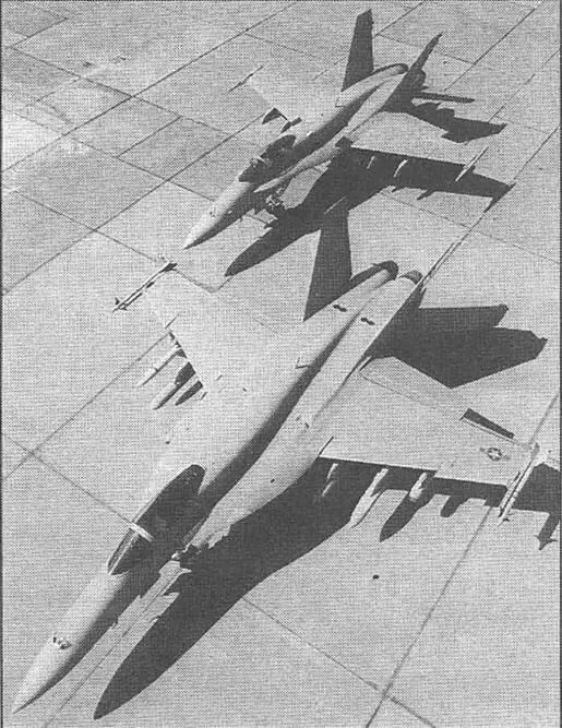 На переднем плане F А18Е на заднем FAI8C Сравнение силуэтов F18C и - фото 66