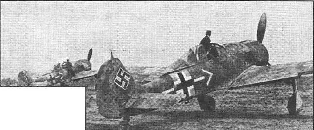 Командир JG54 подполковник Хубертус фон Бонин перед боевым вылетом лето 1943 - фото 27