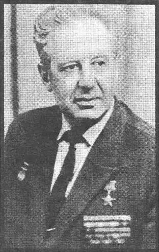 Родился Марк Лазаревич в 1914 г в СанктПетербурге В 1930 году окончил школу - фото 69