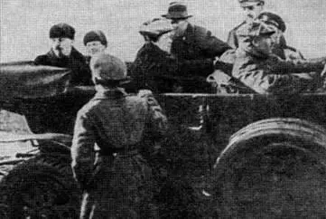 Первая съемка семьи Ленина в Москве Ходынка 1 мая 1918 г Всю жизнь авиатор - фото 7