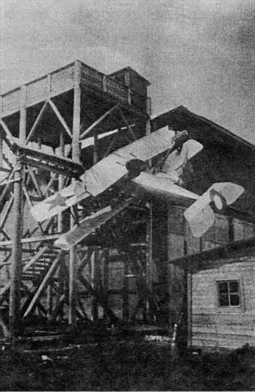 Акробатический этюдв исполнении летчика ВБогданова Ходынка 5 июня 1919 г - фото 8