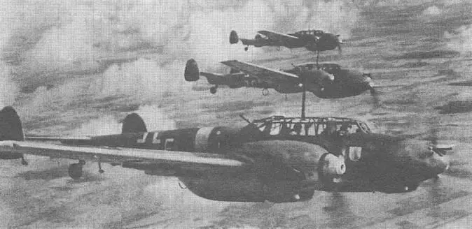Над Великобританией истребителибомбардировщики Bf 110С4В из состава - фото 74