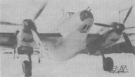 Предсерийный Bf 110D0 с первоначальным вариантом подфюзеляжного топливного - фото 78