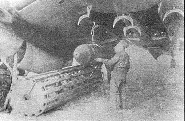 Подвеска под Ер2 бомбы ФАБ1000 Один из вариантов носовой стрелковой - фото 26