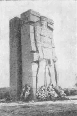 Памятник воинам 7й бригады морской пехоты павшим в боях с фашистскими - фото 2