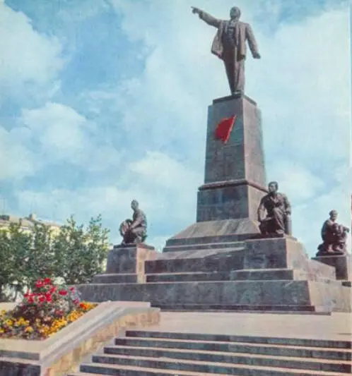 Памятник Владимиру Ильичу Ленину Активно велась и подземноминная война - фото 8