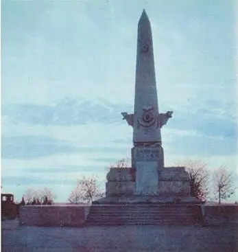 Памятник на кладбище погибших героев Великой Отечественной войны Другой герой - фото 23