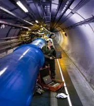 Именно CERN в свое время построила LEP Large ElectronPositron Collider - фото 14
