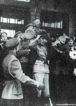 Встреча генерала Корнилова на вокзале в Москве Август 1917 года Лавр - фото 9