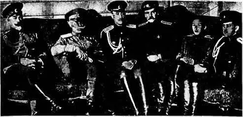 Ставка апрель 1917 года слева направо АИ Деникин МВ Алексеев - фото 13