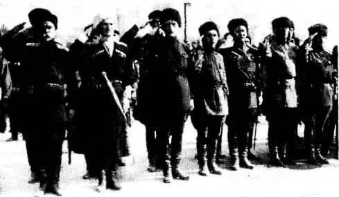 На погребении генерала Врангеля 6 октября 1920 г Слева направо генералмайор - фото 113