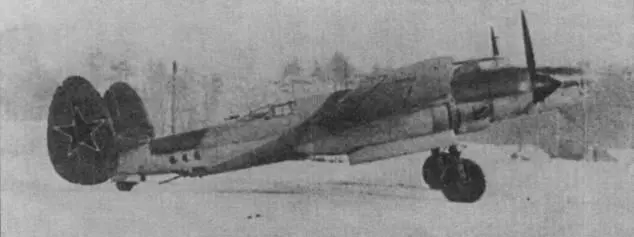 Три фотографии общего вида 62 второй самолет на заводских испытаниях 1945 г - фото 103