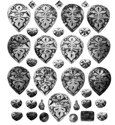 Серебряные бляхи стеклянные шашки игральная кость бубенчики Обнаружены в - фото 15