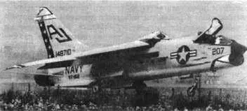 В январе 1959 г флот начал получать всепогодные самолеты F8U2 F8C до I960 - фото 46